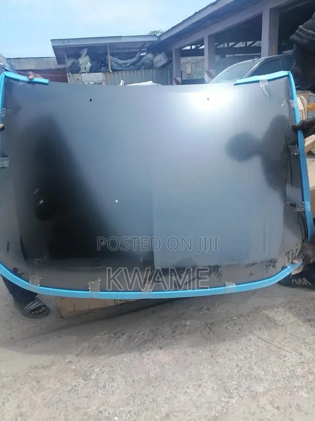 Original Bonnet for Mitsubishi Pajero 1999-2006 · Photo 1