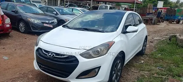 Hyundai Elantra GT 2013 White · Photo 1