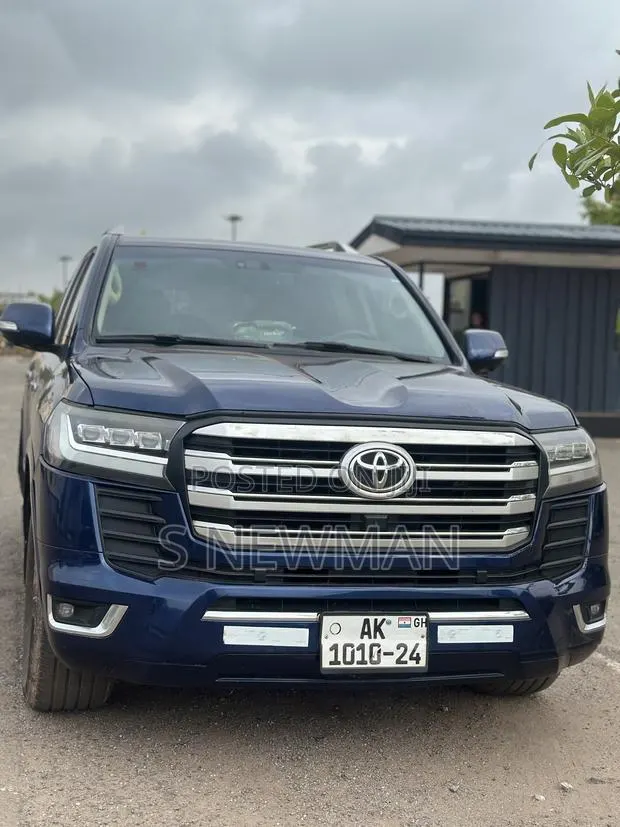 Toyota Land Cruiser Available for Rent · Photo 1