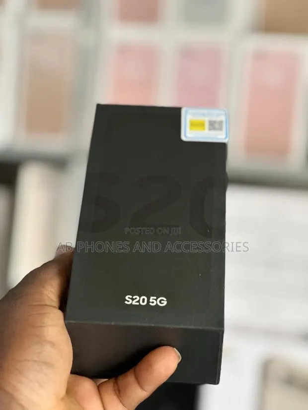 New Samsung Galaxy S20 128 GB Black · Photo 1