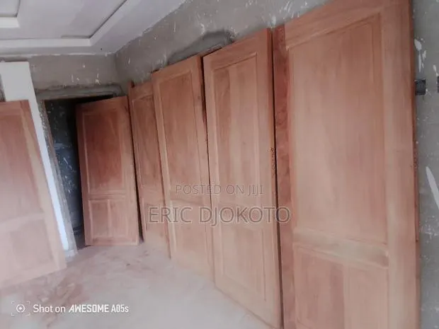 Doors Two Panel Red Wood · Photo 1