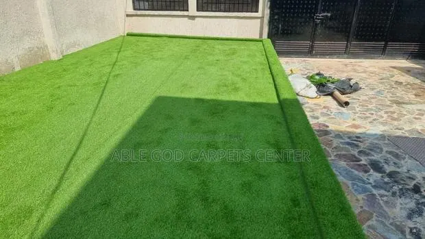 High Quality Artificial Grass · Photo 1