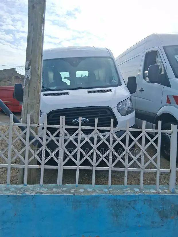 Ford Transit 2019 White · Photo 1