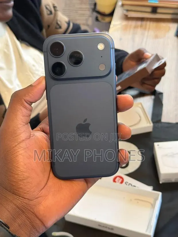 Apple iPhone 17 Pro Max 512 GB Blue · Photo 1