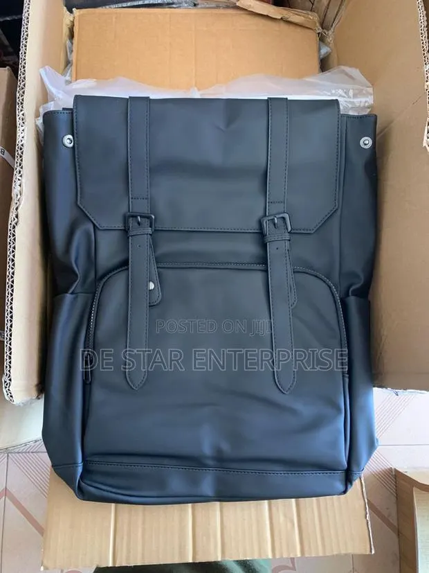 Sleek Professional Backpack · Photo 1