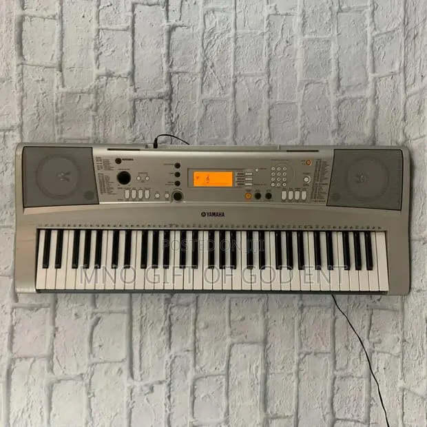 Yamaha PSR 313 Keyboard With Power Cable · Photo 1