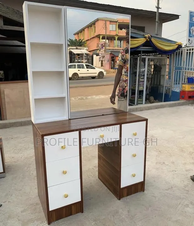 Picturesque MBF Dresser · Photo 1