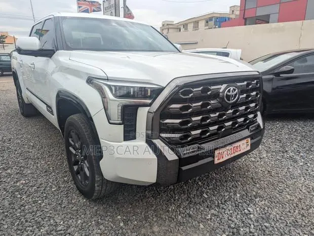 Toyota Tundra Platinum CrewMax 6.5' Bed 2023 White · Photo 1