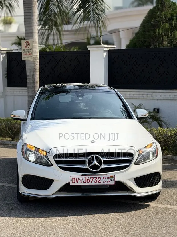 Mercedes-Benz C300 Sport 4Matic Sedan AWD (2.0L 4cyl 7A) 2017 White · Photo 1