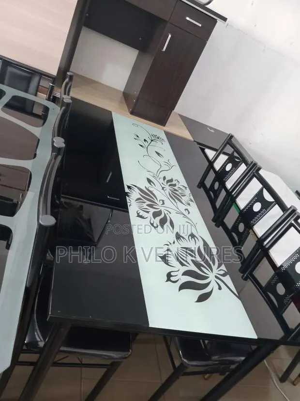 6/Six People Dining Set for Kings · Photo 1