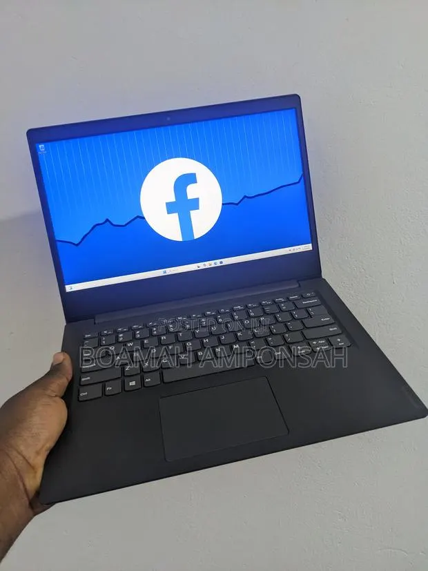 Laptop Lenovo V15 4GB AMD SSD 128GB · Photo 1