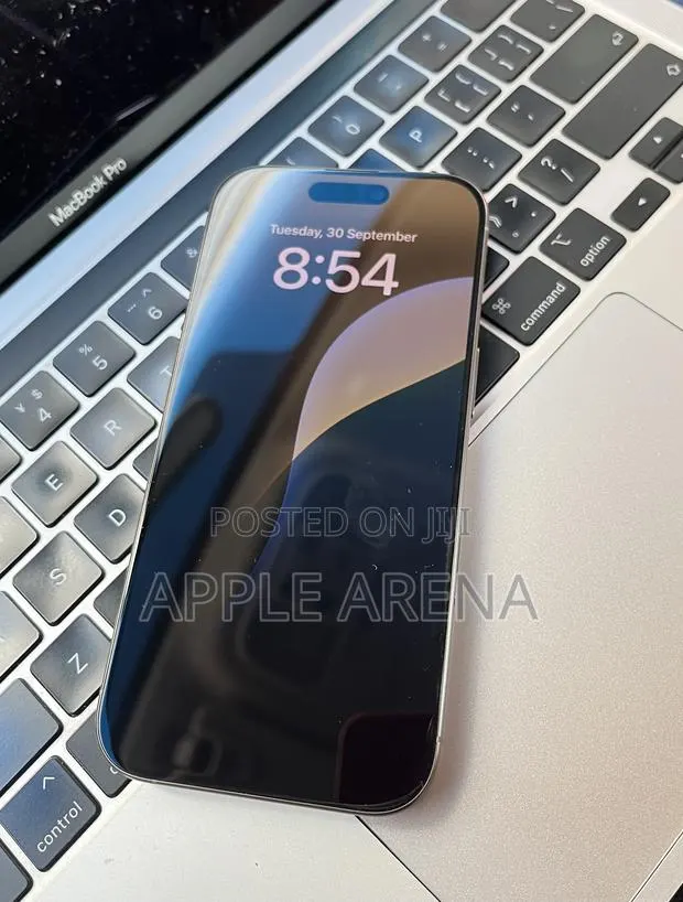 Apple iPhone 16 Pro 128 GB Gray · Photo 1