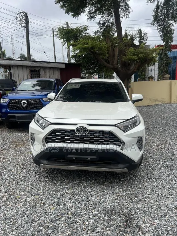 Toyota RAV4 2020 White · Photo 1