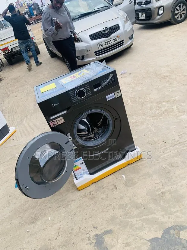 Quick Wash and Spin Midea 8kg Front Load · Photo 1
