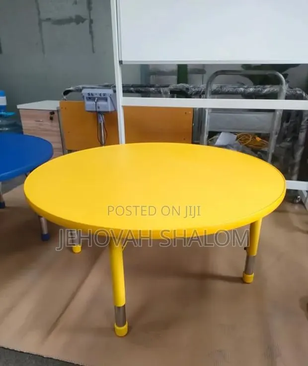 Round Table Available for Sale · Photo 1