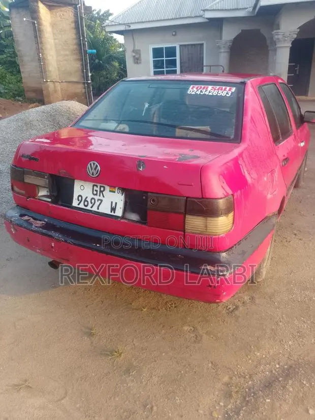Volkswagen Jetta 1999 Red · Photo 1