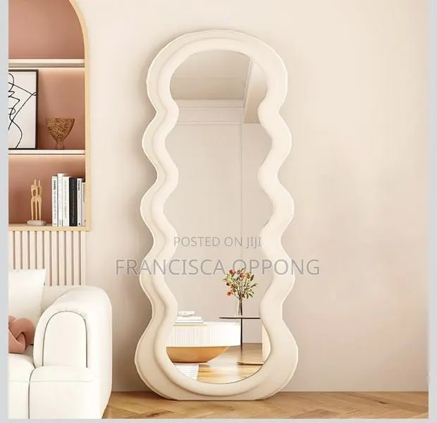 Wavy Shaped Full Length Dressing Mirror · Photo 1