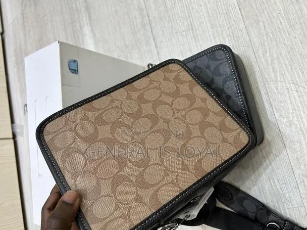 Coach Side Bag / Brown Color · Photo 1