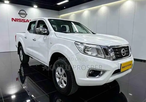 Nissan Navara 2019 White · Photo 1