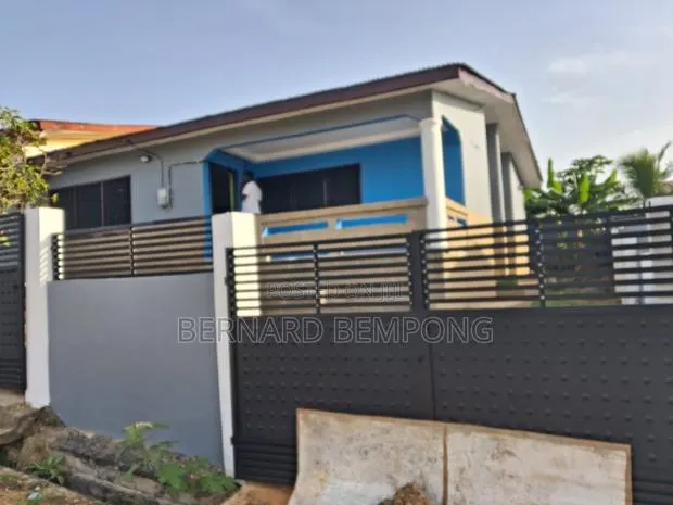 2bdrm Duplex in Koforidua-Adweso, New-Juaben Municipal for sale · Photo 1