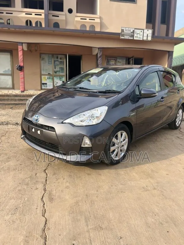 Toyota Aqua L 2014 Gray · Photo 1