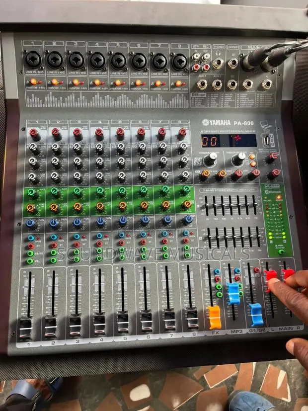 Yamaha Pa-800 Mixer · Photo 1