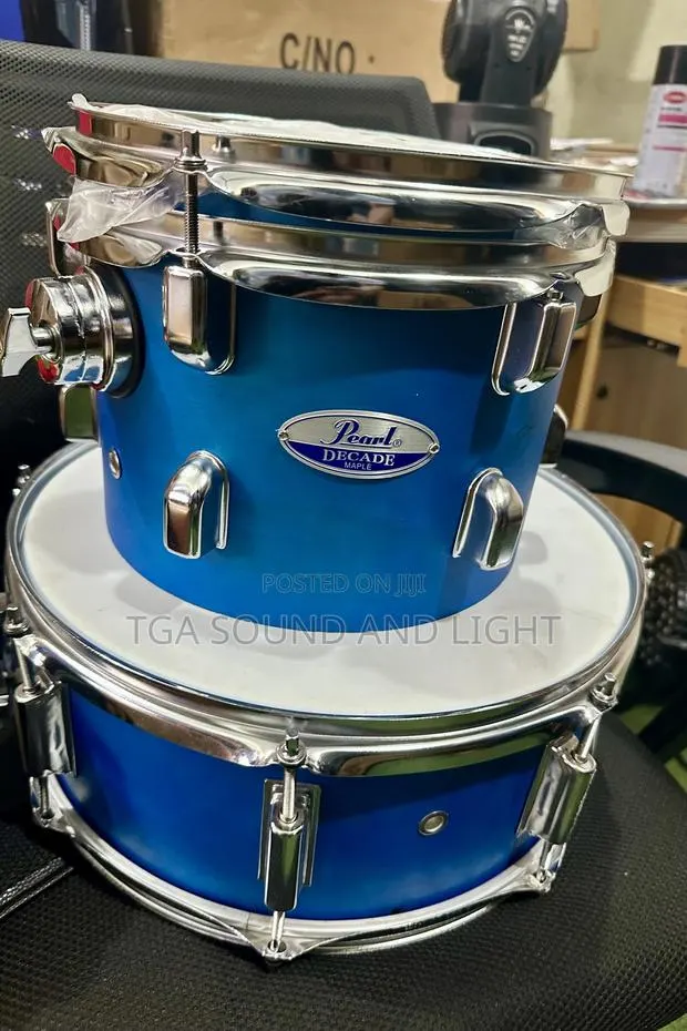 Pearl Decade 5 Piece Complete Drum Set · Photo 1