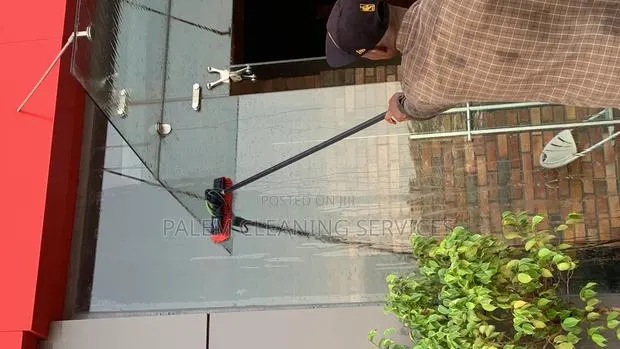Glass and Windows Cleaning · Photo 1