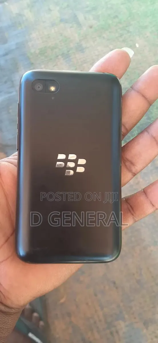 BlackBerry 7100g Black · Photo 1