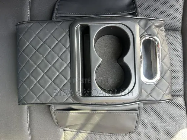Console Arm Rest Pad for Any Car · Photo 1