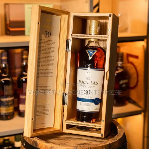 Macallan 30 Year Old Whisky 70cl (43%) · Photo 1