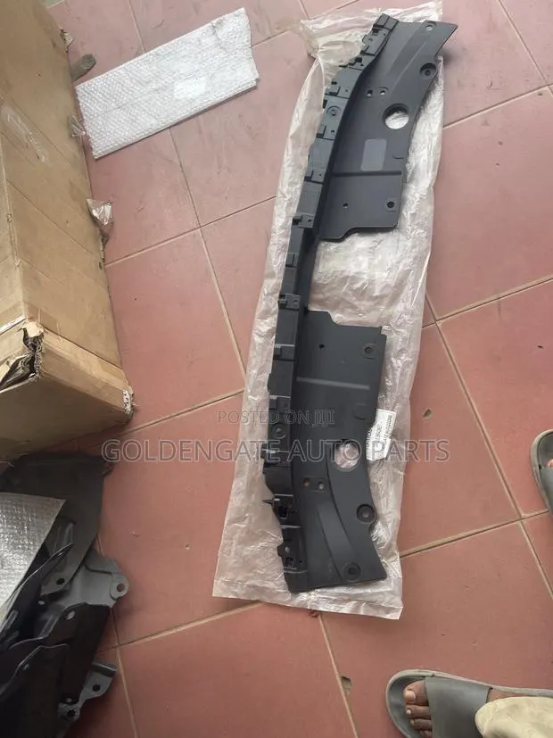 Mazda CX-5 2017 to 2022 Radiator Panel and Grill Bracket · Photo 1