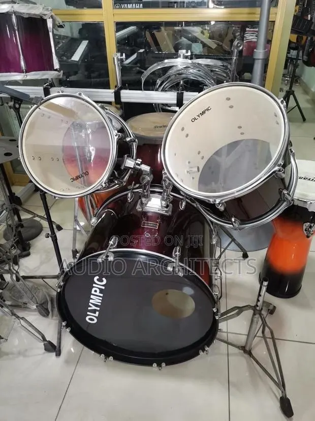 5 Piece Drum Set · Photo 1