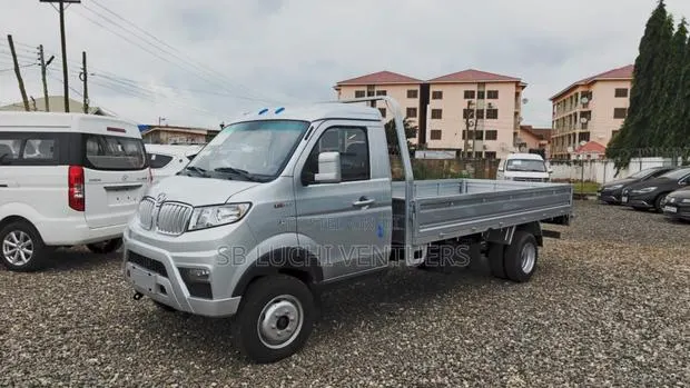 New Car 2025 Silver · Photo 1
