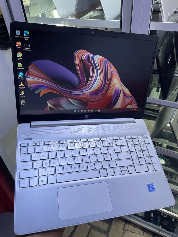 Laptop HP 15s 8GB Intel SSD 256GB · Photo 1