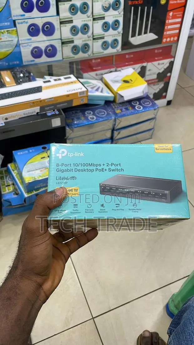 Tp Link 8in1 Network Switch + 2 Gigabyte Desktop Poe + Switch · Photo 1