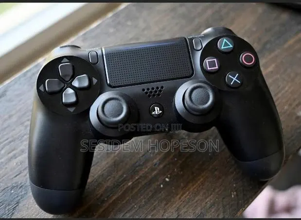 PS4 Game Pad · Photo 1