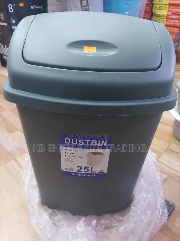 25L Green Plastic Swing-Top Dustbin · Photo 1