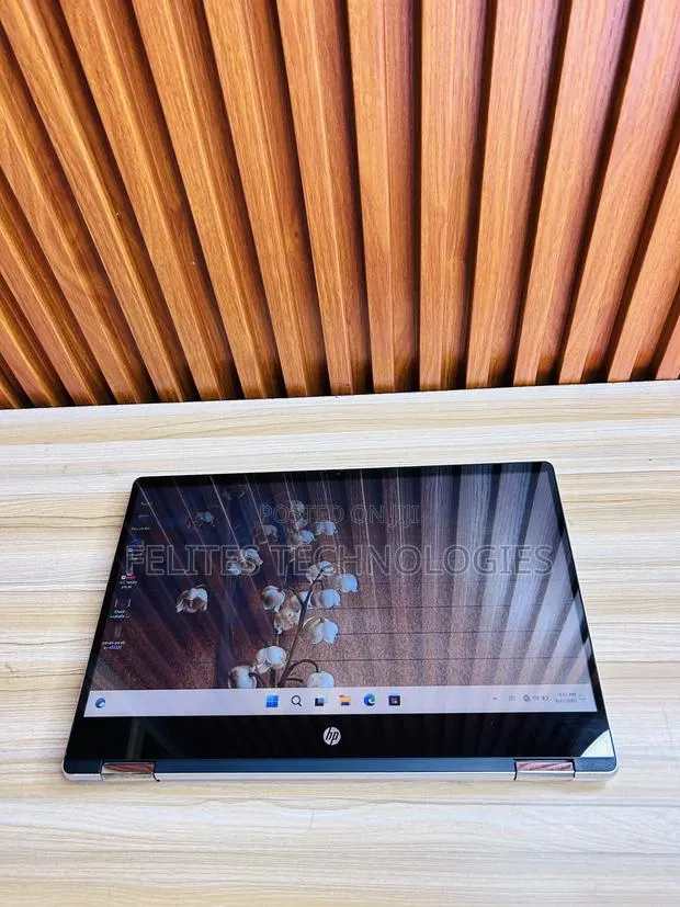 Laptop HP Pavilion x360 14 8GB Intel Core i5 SSD 256GB · Photo 1