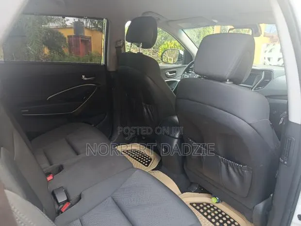 Hyundai Santa Fe 2019 White · Photo 1