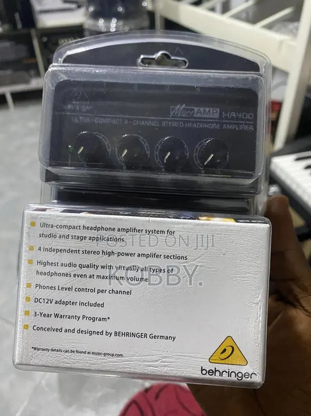 Behringer Ha400 Headphone Amplifier · Photo 1