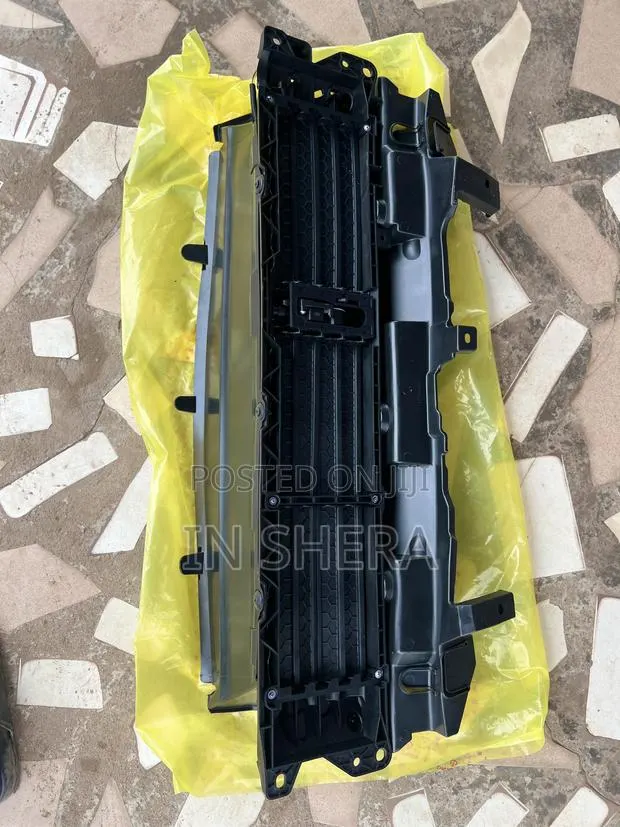 Honda CRV Shutter Grill 2017 2018 2019 2020 2021 2022 · Photo 1