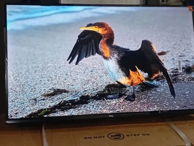 TCL 32” Led Tv With Powerful Surround Sound · Photo 1