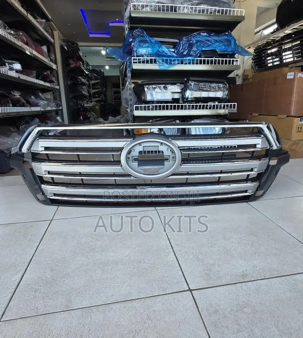 Toyota Landcruiser 2016 -2021 Executive Front Grill · Photo 1