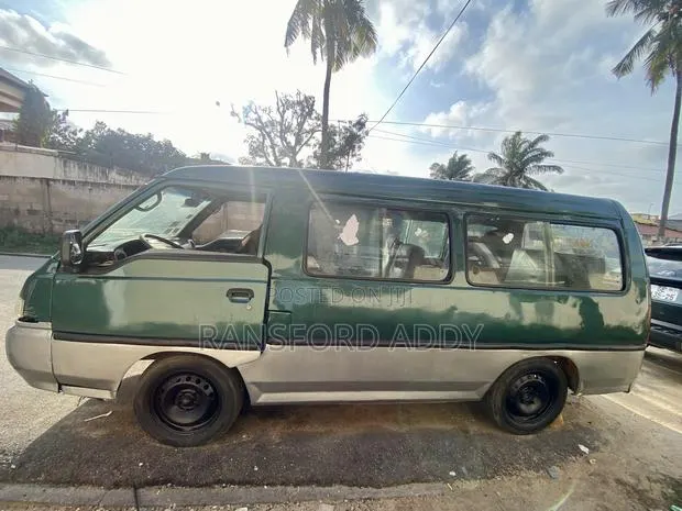 Hyundai H-100 2004 Green · Photo 1
