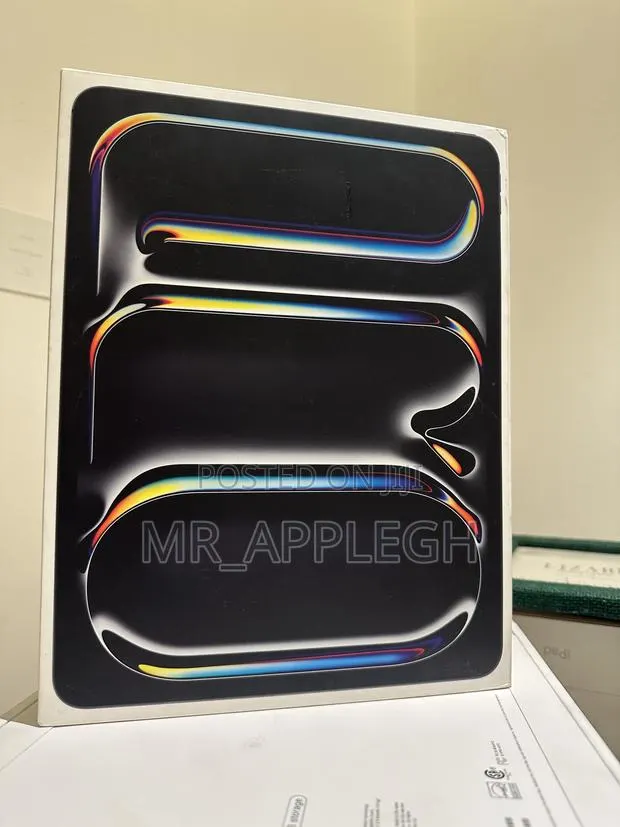 New Apple iPad Pro 13 (2025) 2 TB Black · Photo 1