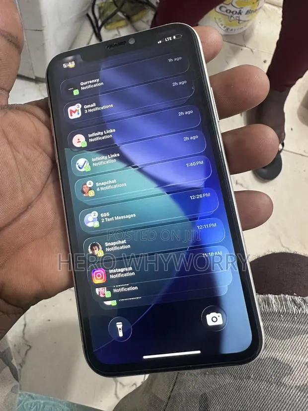 Apple iPhone 11 128 GB White · Photo 1