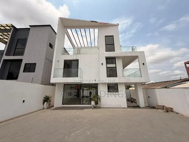 4bdrm Mansion in Adjiringanor, Adjiriganor for sale · Photo 1