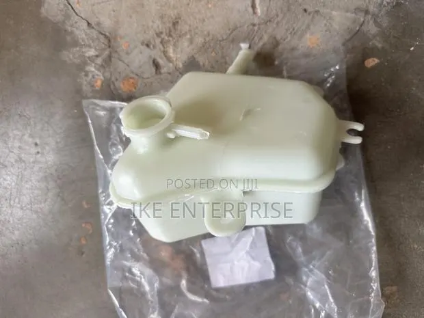 Honda CRV Reservoir Bottle 2017,2018,2019,2020,2021,2022 · Photo 1