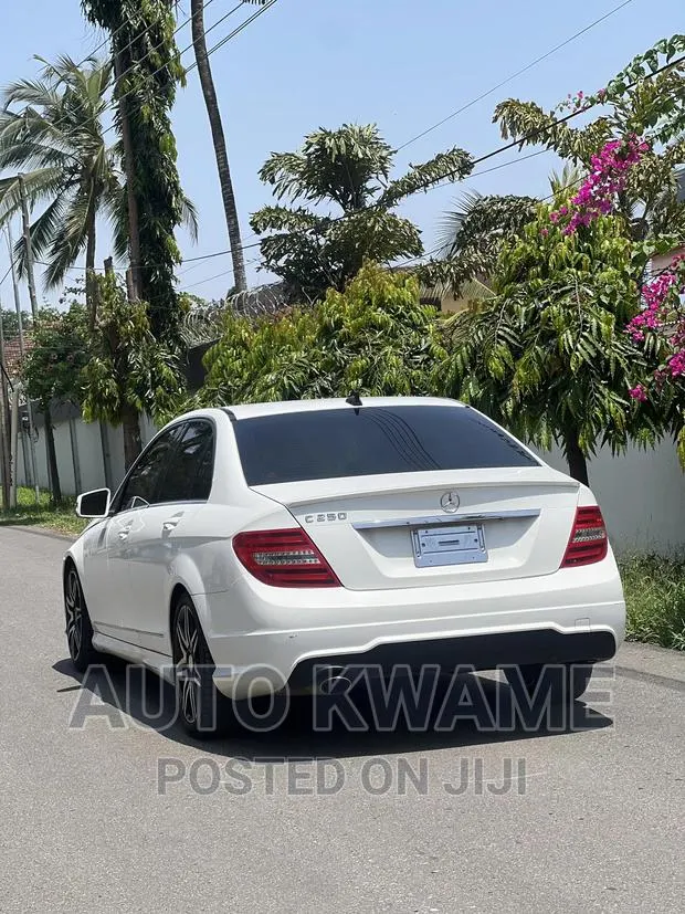 Mercedes-Benz C250 2013 White · Photo 1
